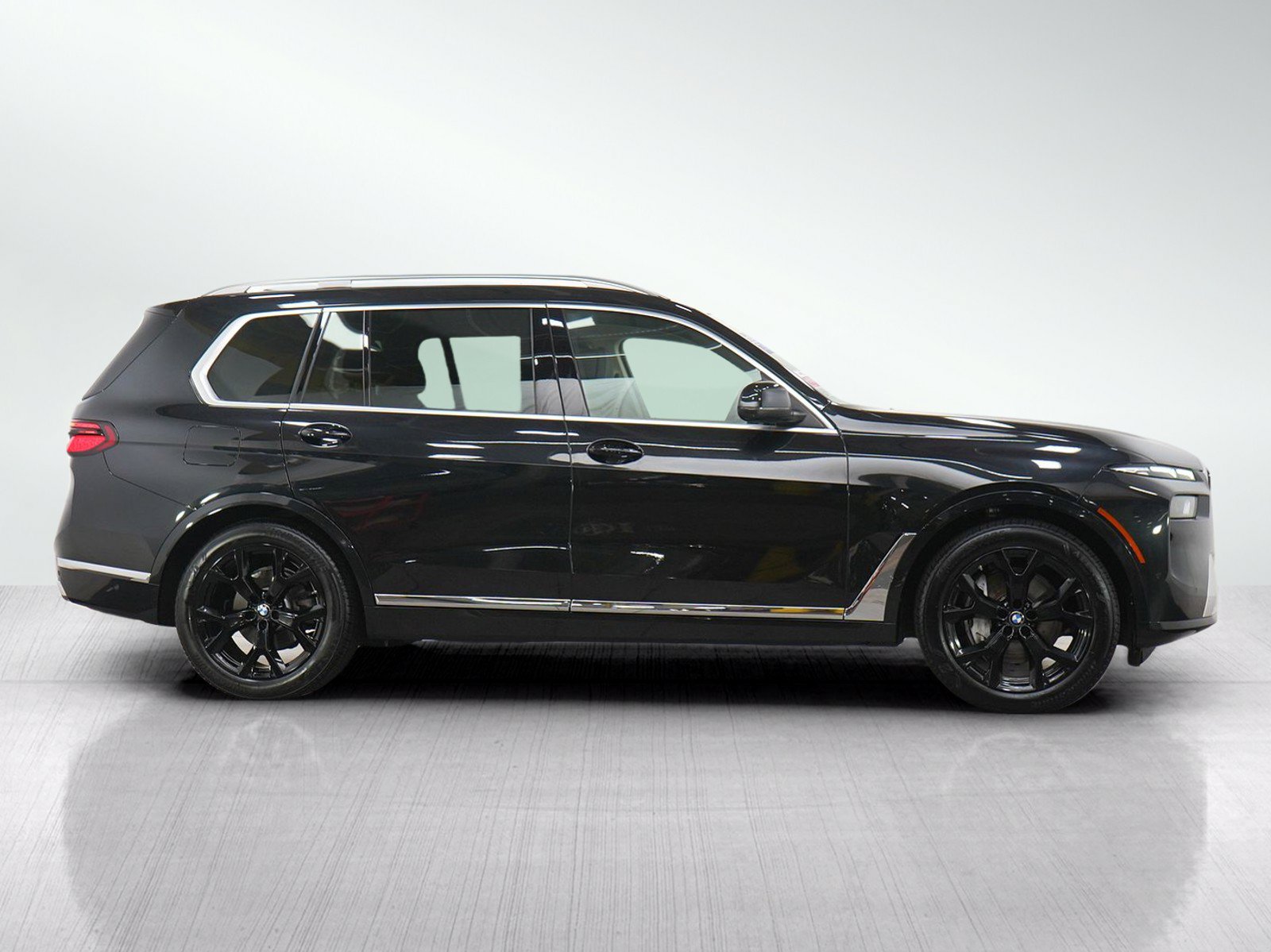 Used 2024 BMW X7 xDrive40i w/ Premium Package AWD/4WD image 6