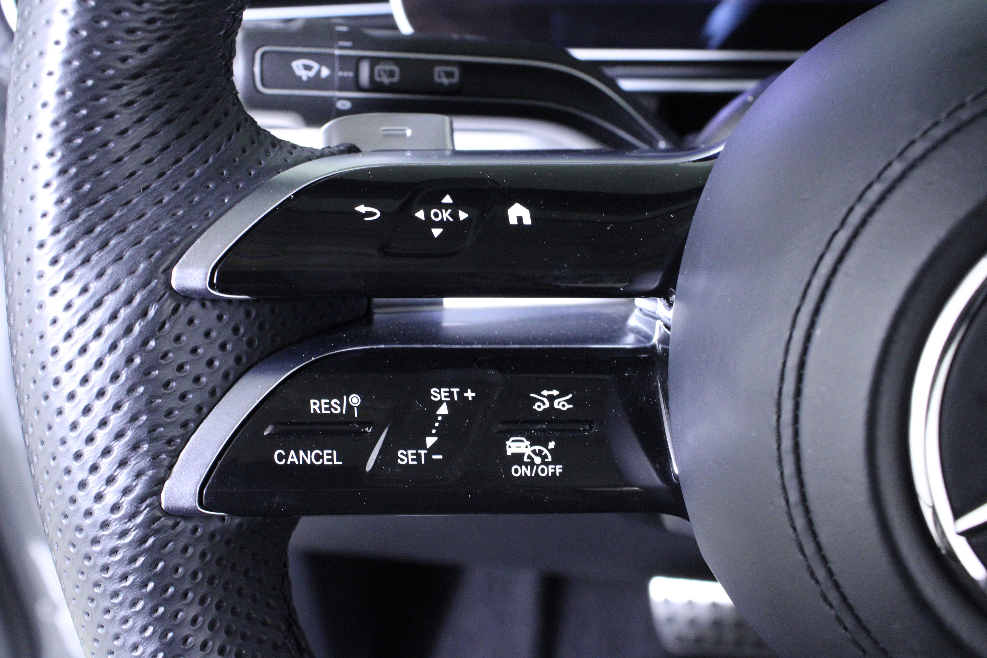 Used 2024 Mercedes-Benz GLS 450 4MATIC image 25