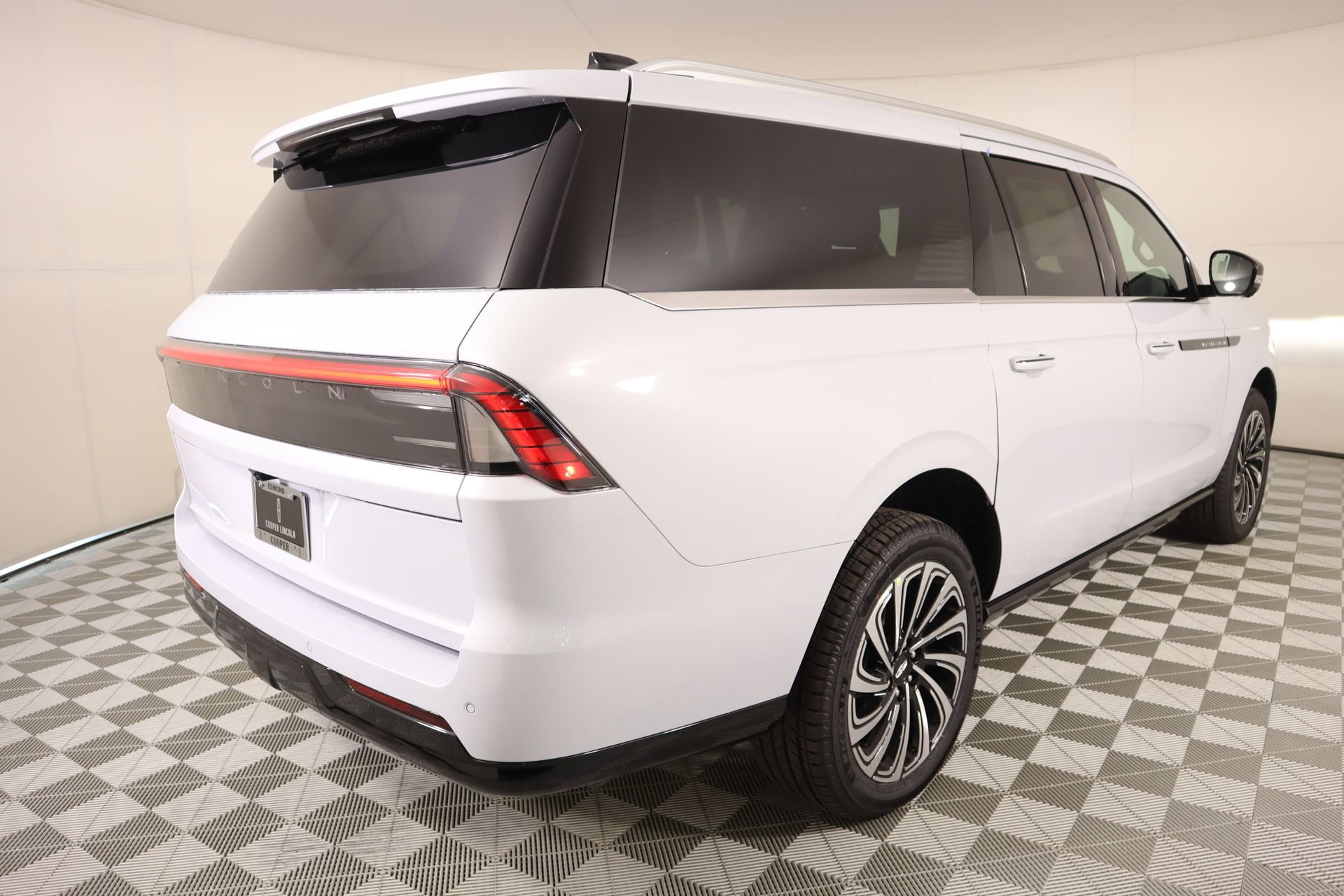 New 2026 Lincoln Navigator L Black Label AWD/4WD image 21