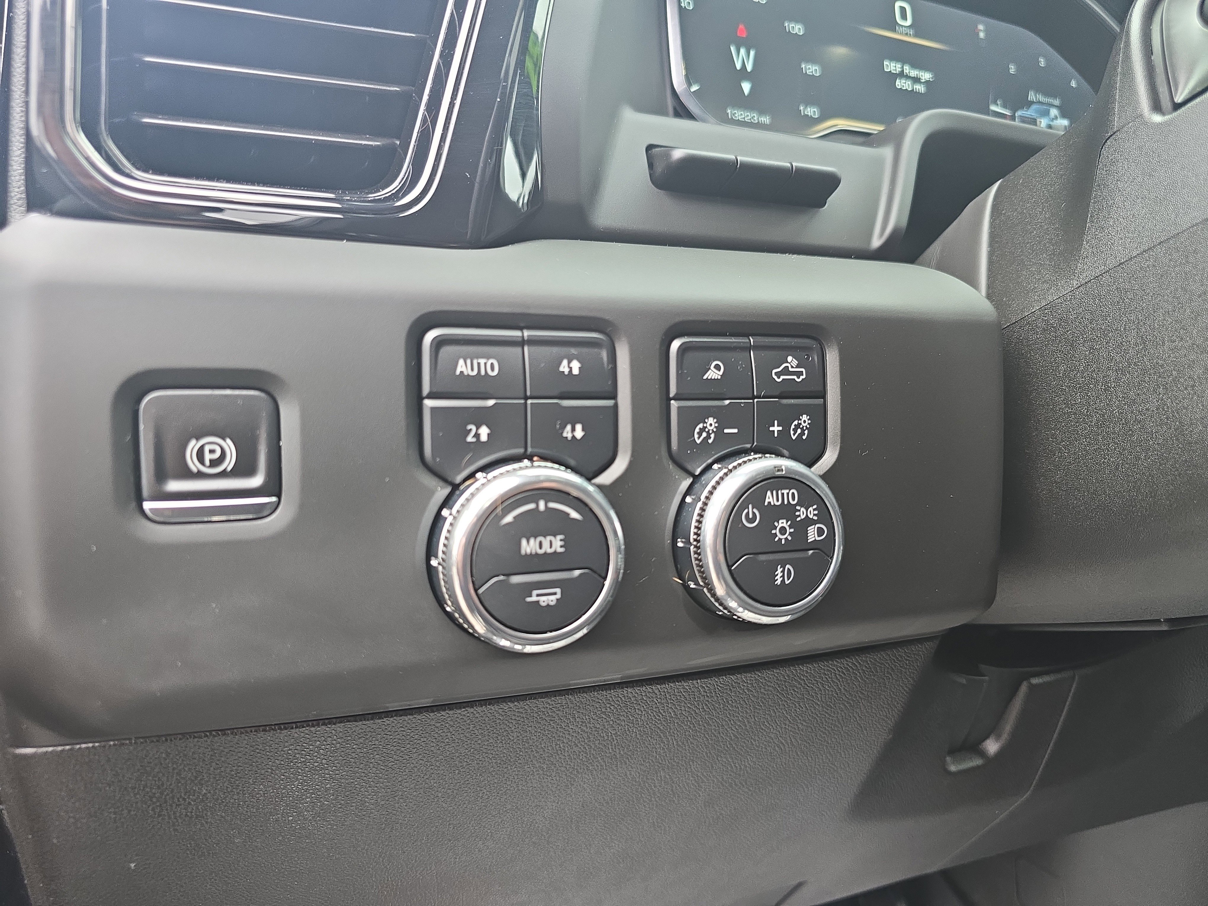 Used 2025 GMC Sierra 2500 AT4 w/ AT4 Premium Plus Package image 20