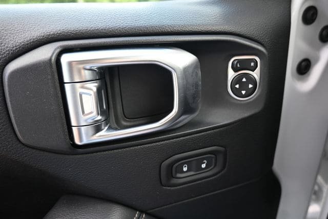 Used 2019 Jeep Wrangler Unlimited Sahara AWD/4WD image 41