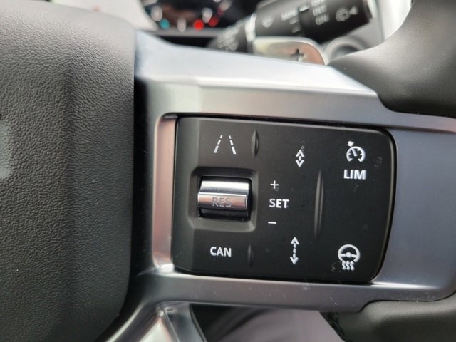 Used 2024 Land Rover Discovery Dynamic SE image 32