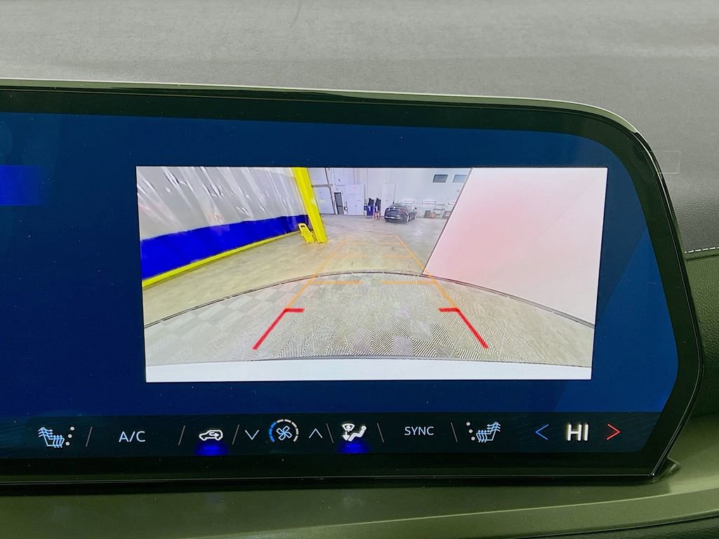 New 2026 Chevrolet Traverse LT image 14