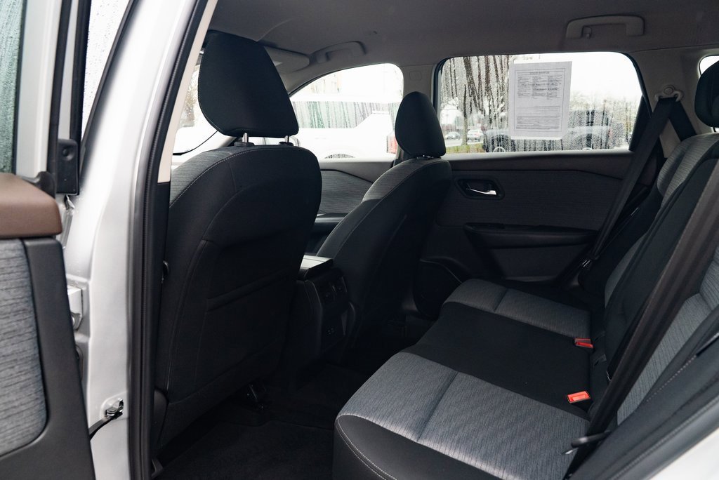 Used 2022 Nissan Rogue SV image 21