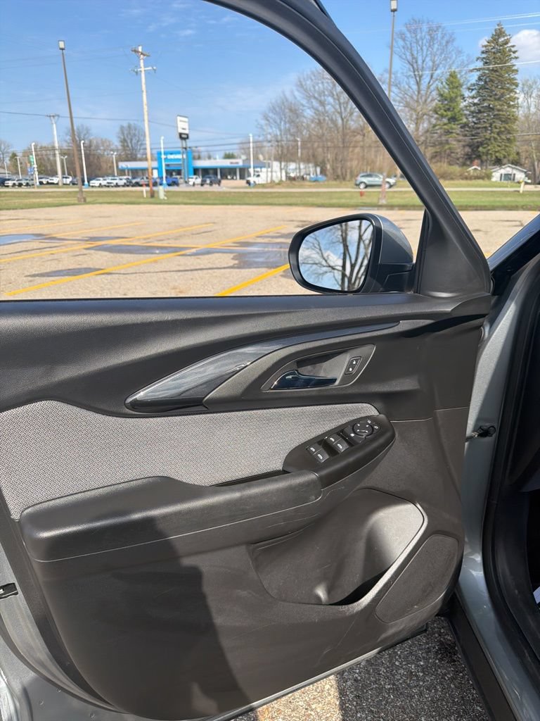 Used 2023 Chevrolet TrailBlazer LT FWD image 8