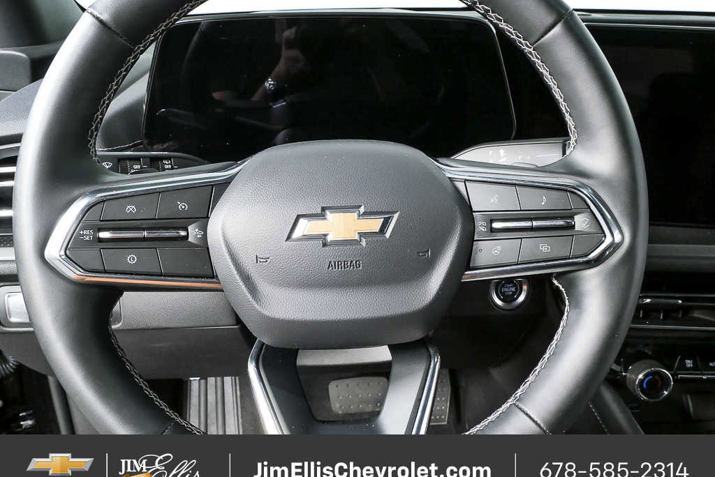 Used 2025 Chevrolet Traverse LT image 8