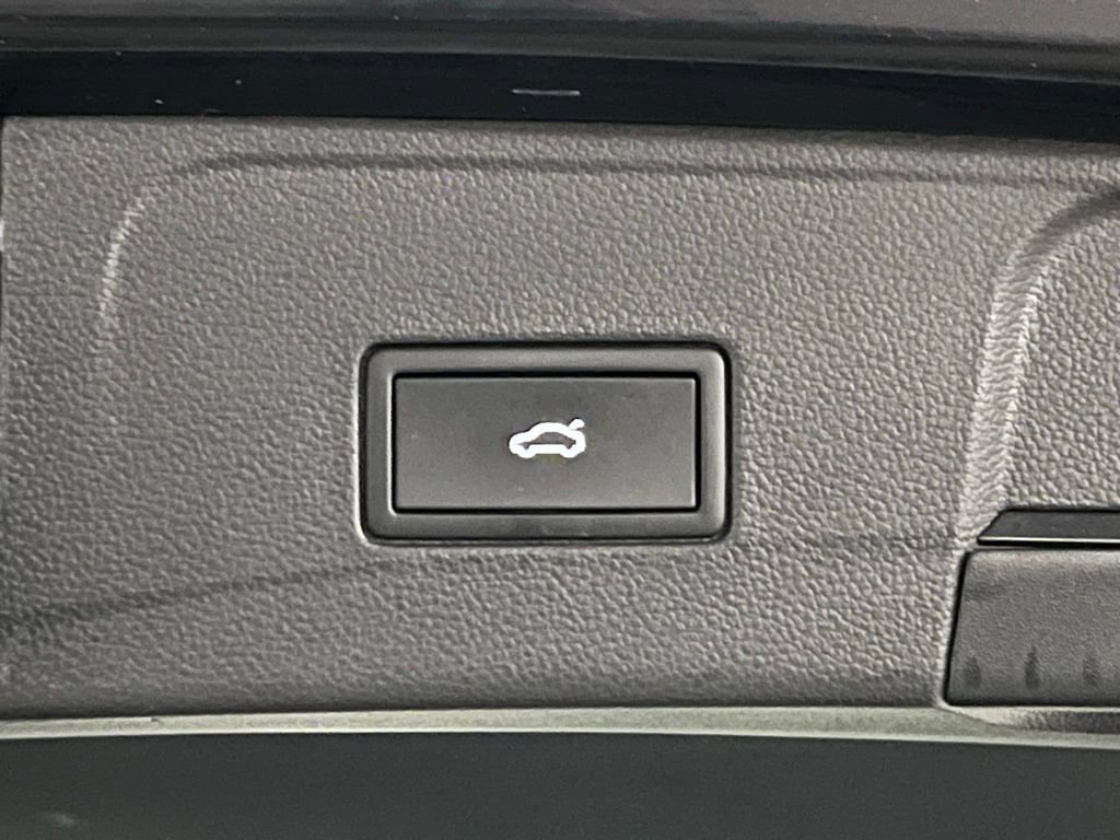 Certified 2023 Volkswagen Atlas SE image 40