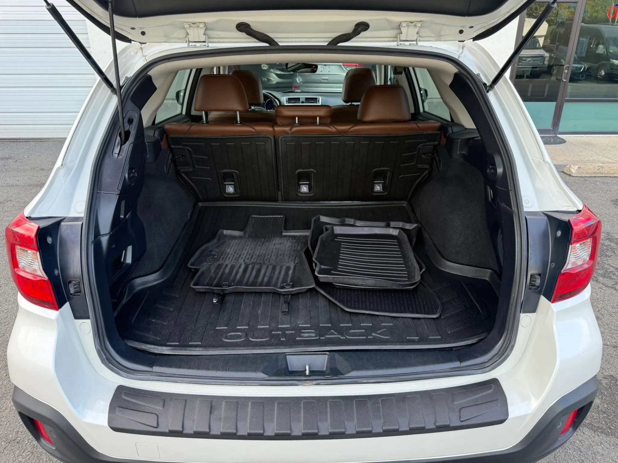Used 2019 Subaru Outback 3.6R Touring AWD/4WD image 18