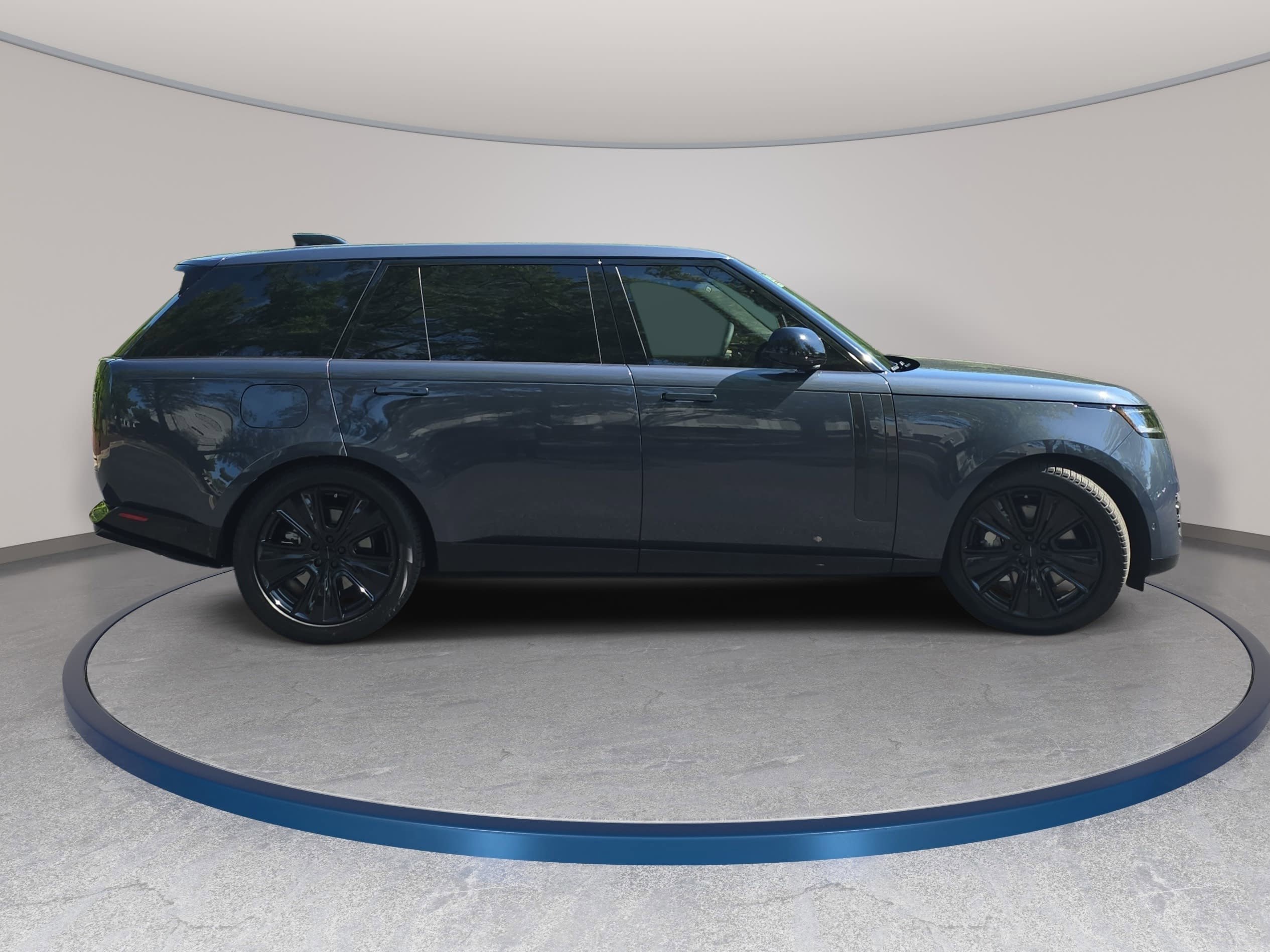 New 2026 Land Rover Range Rover Long Wheelbase SE image 4