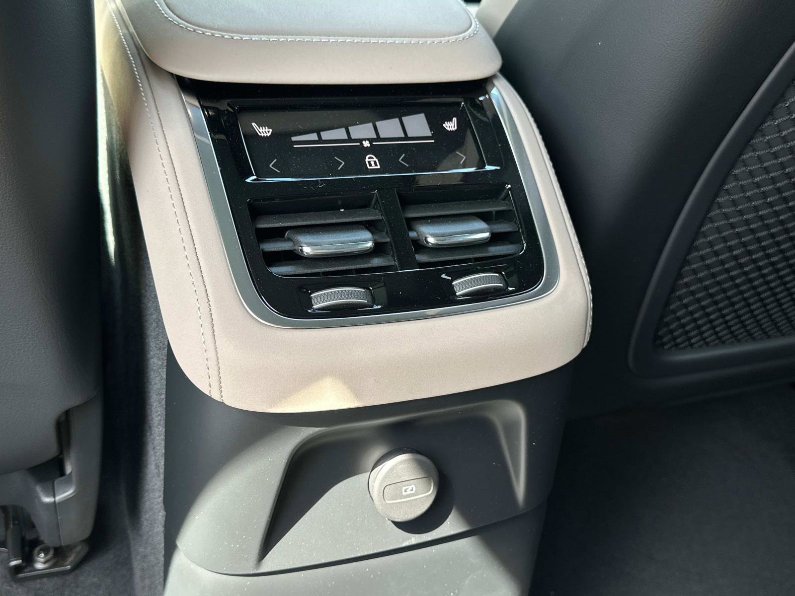New 2026 Volvo XC90 T8 Plus image 10