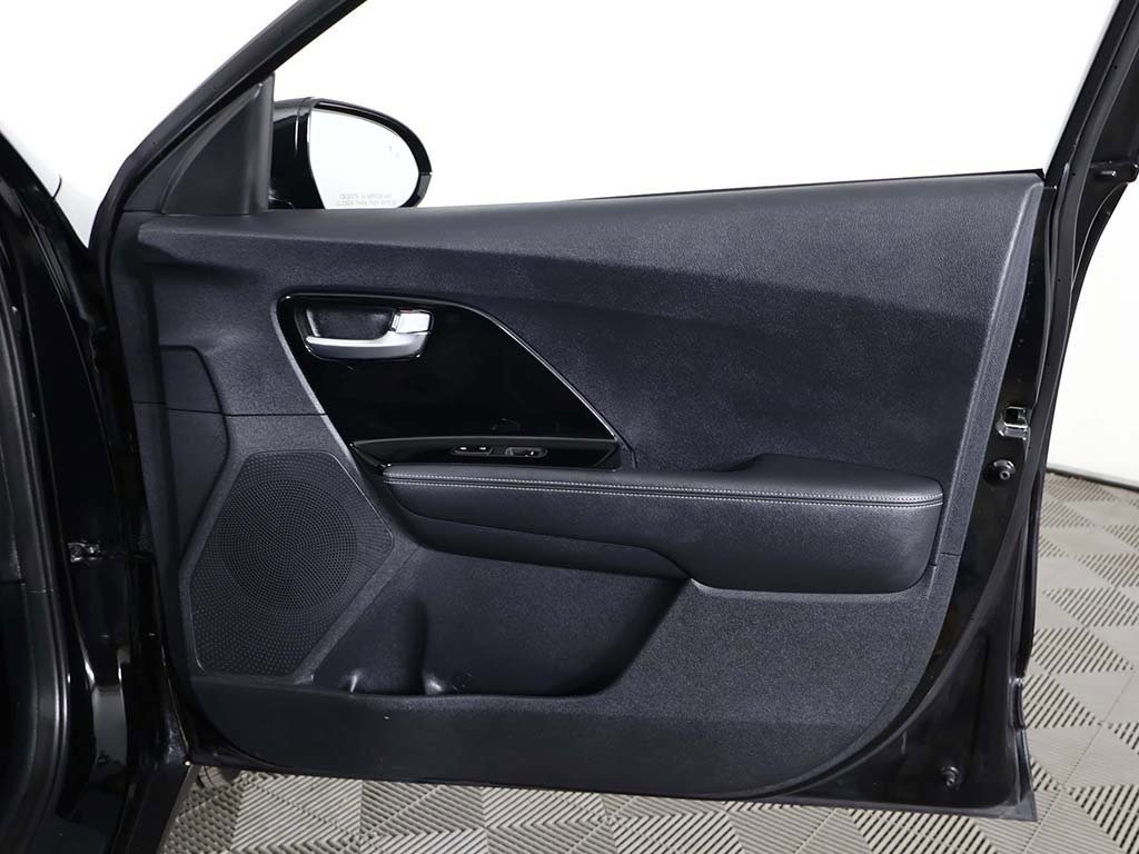 Used 2020 Kia Niro Touring image 25