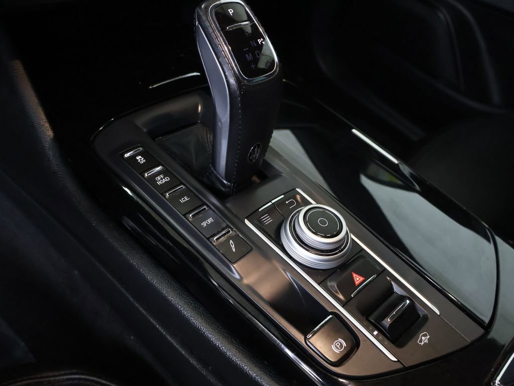 Used 2020 Maserati Levante image 23
