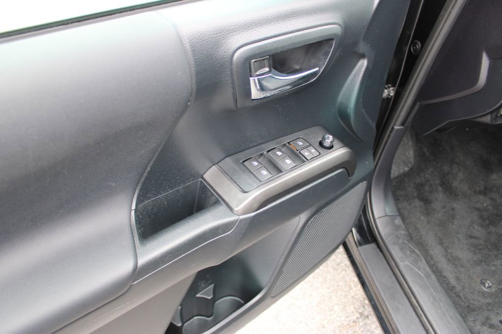 Used 2019 Toyota Tacoma TRD Sport image 30