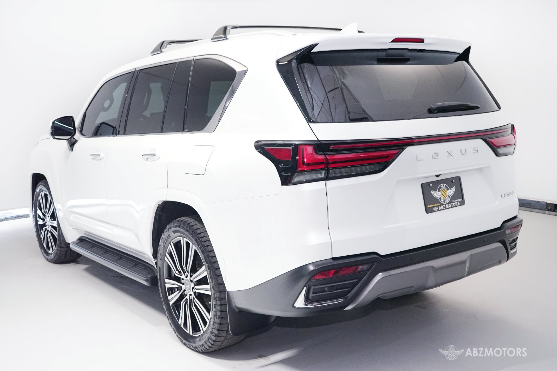 Used 2023 Lexus LX 600 4WD w/ Accessory Package (Z1) image 6