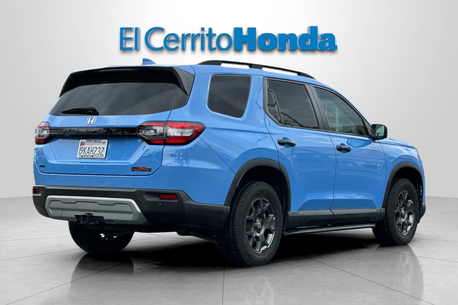Certified 2024 Honda Pilot TrailSport image 3