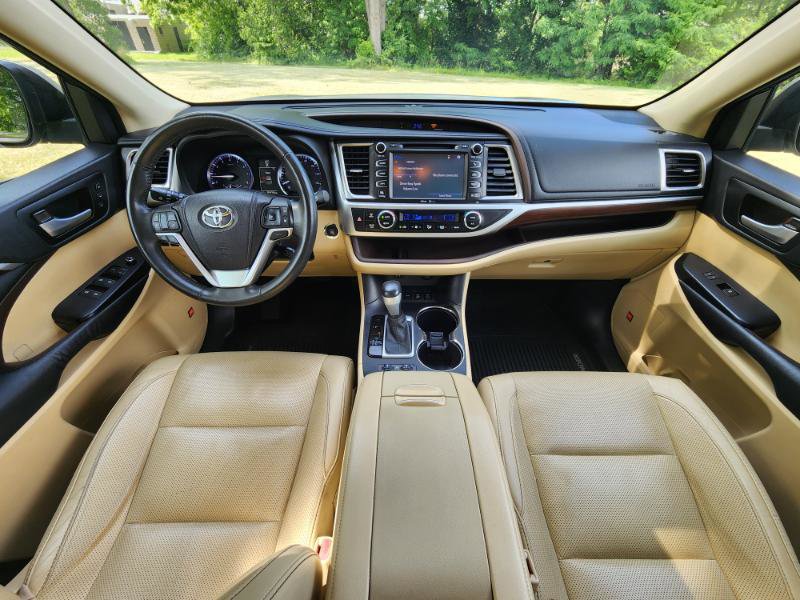 Used 2015 Toyota Highlander Limited Platinum image 11