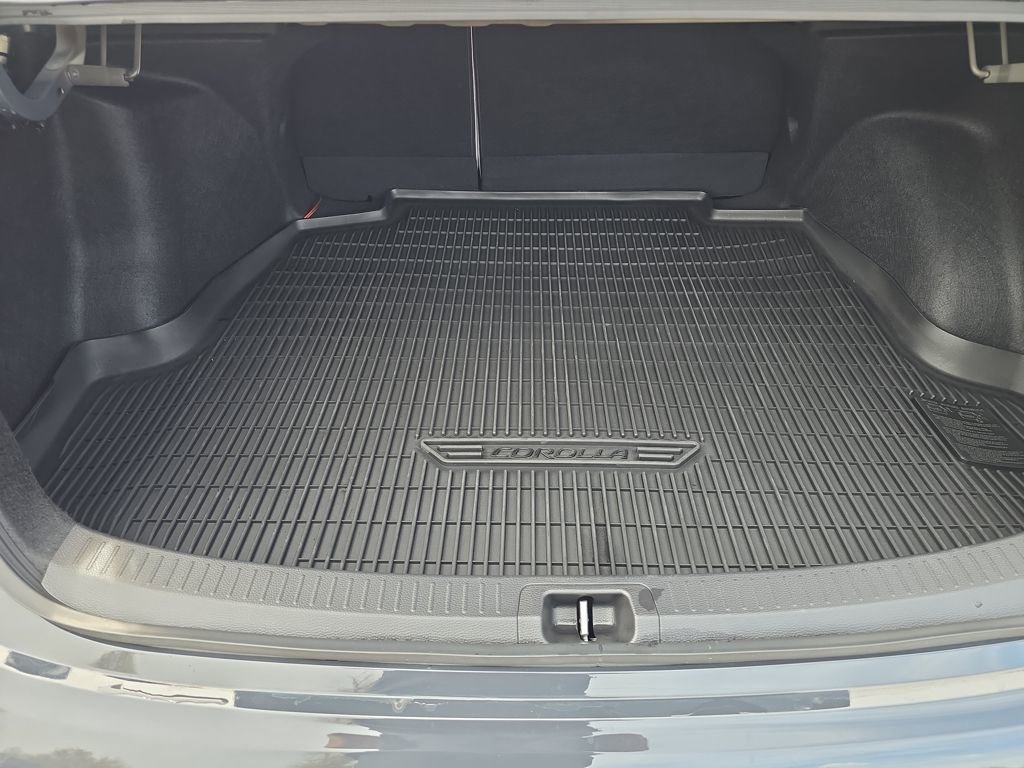 Used 2025 Toyota Corolla LE AWD/4WD image 23
