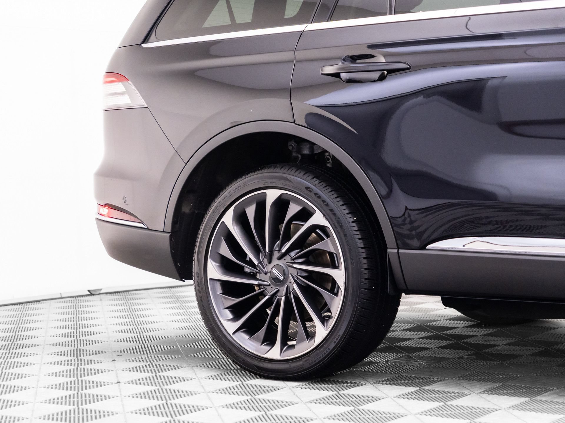 Used 2020 Lincoln Aviator Reserve w/ Equipment Group 202A AWD/4WD image 34