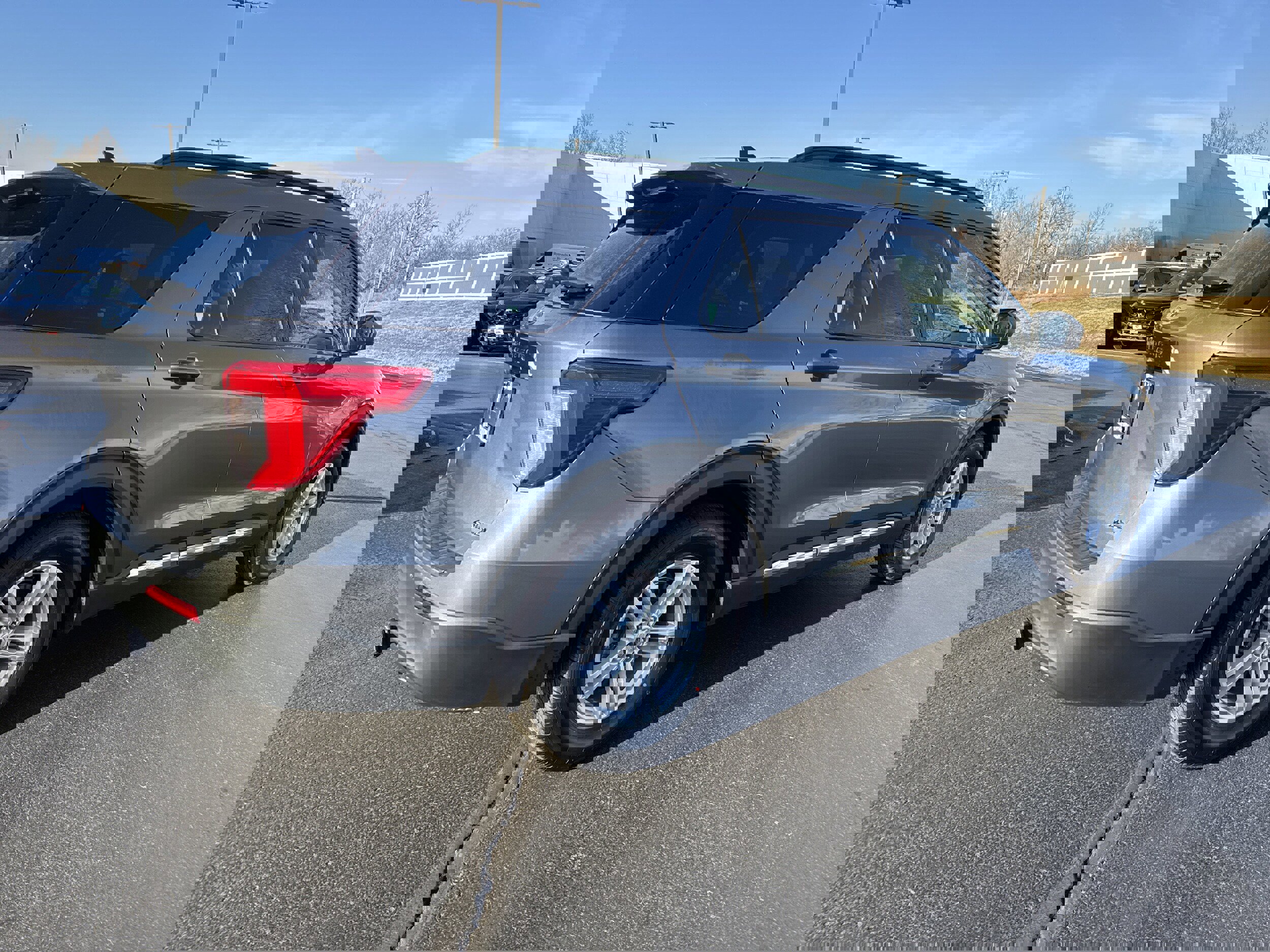 Used 2021 Ford Explorer XLT image 4