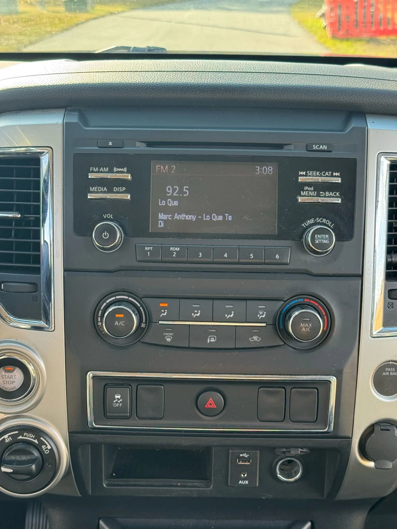 Used 2018 Nissan Titan SV image 17