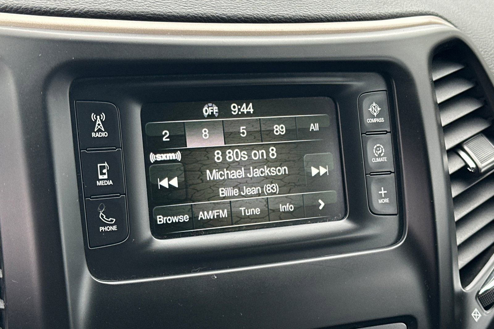 Used 2017 Jeep Cherokee Sport w/ Cold Weather Group AWD/4WD image 18