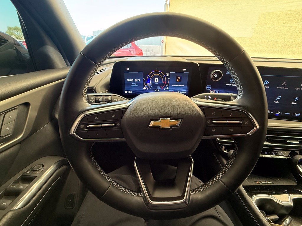 Used 2024 Chevrolet Traverse LT w/ Trailering Package FWD image 17