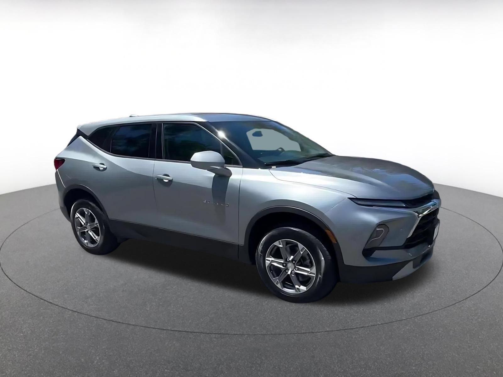 Used 2026 Chevrolet Blazer LT FWD image 2