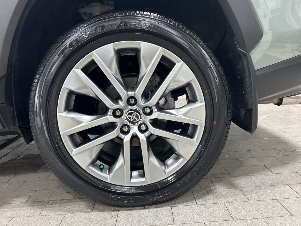 Used 2023 Toyota RAV4 XLE Premium image 29