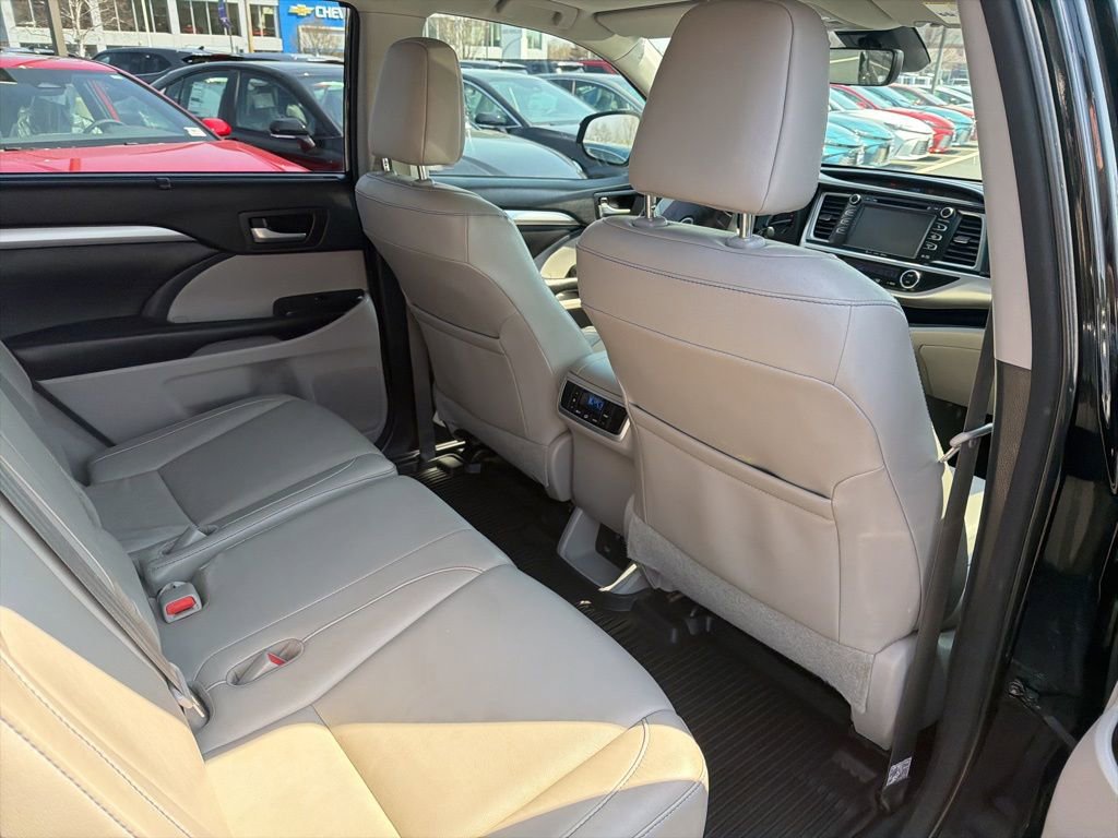 Certified 2018 Toyota Highlander XLE image 12