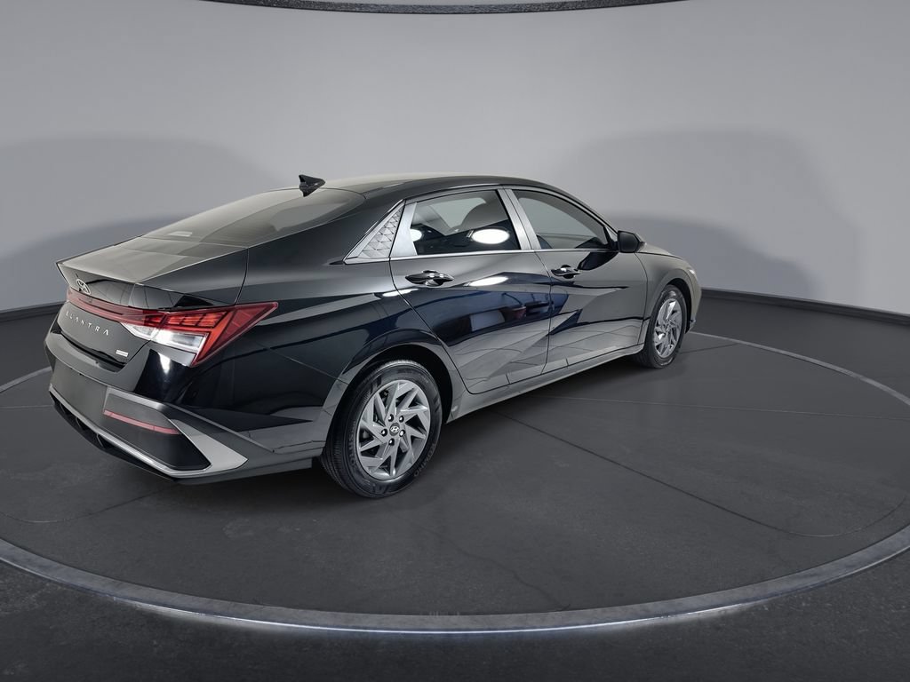 Certified 2025 Hyundai Elantra Hybrid FWD image 8
