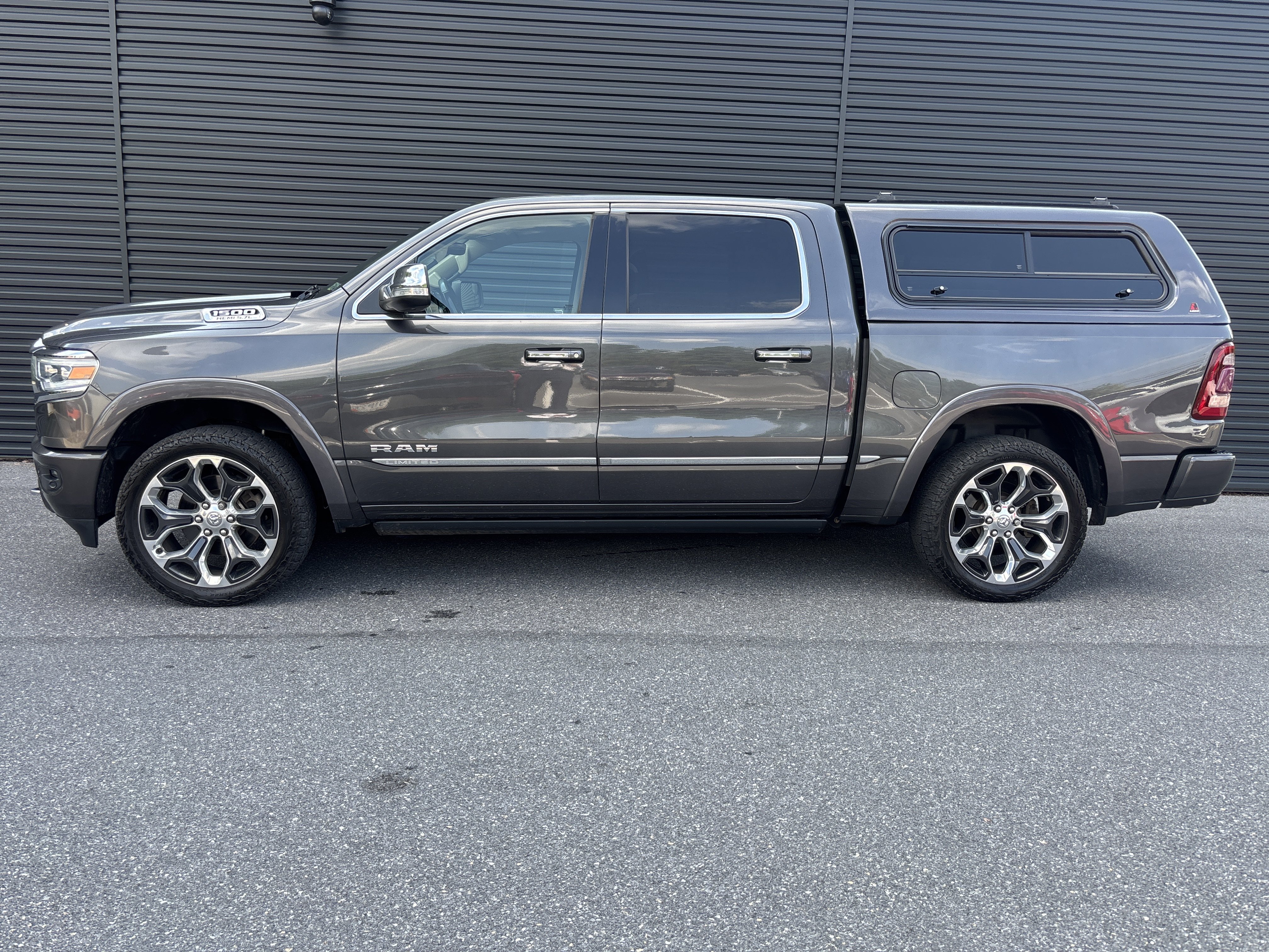 Used 2019 RAM 1500 Limited AWD/4WD image 2