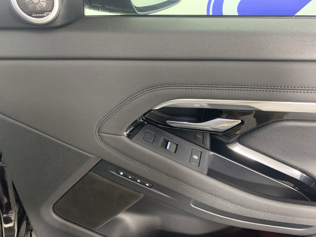 Used 2020 Land Rover Range Rover Evoque SE image 43