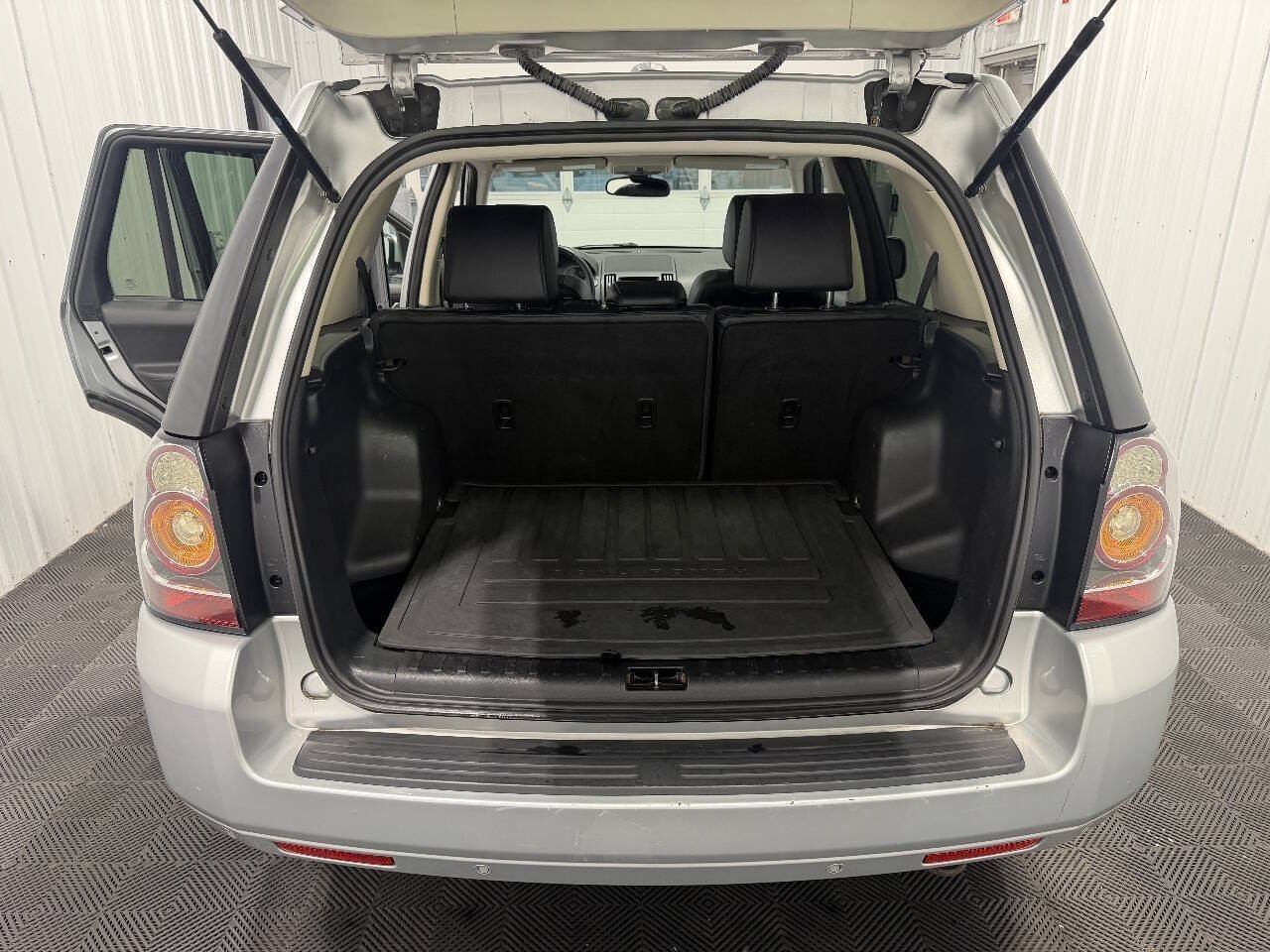 Used 2013 Land Rover LR2 HSE AWD/4WD image 10