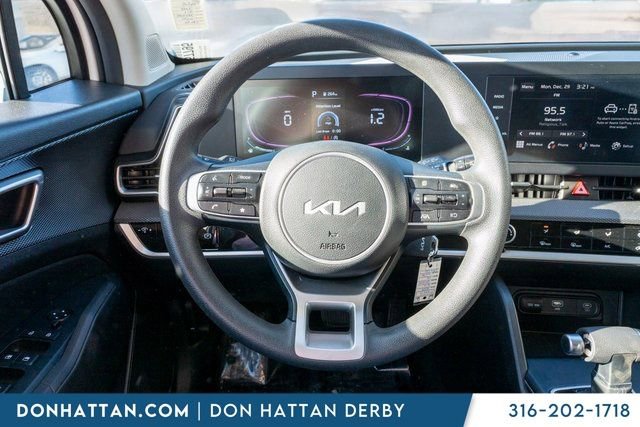 Used 2024 Kia Sportage LX image 6