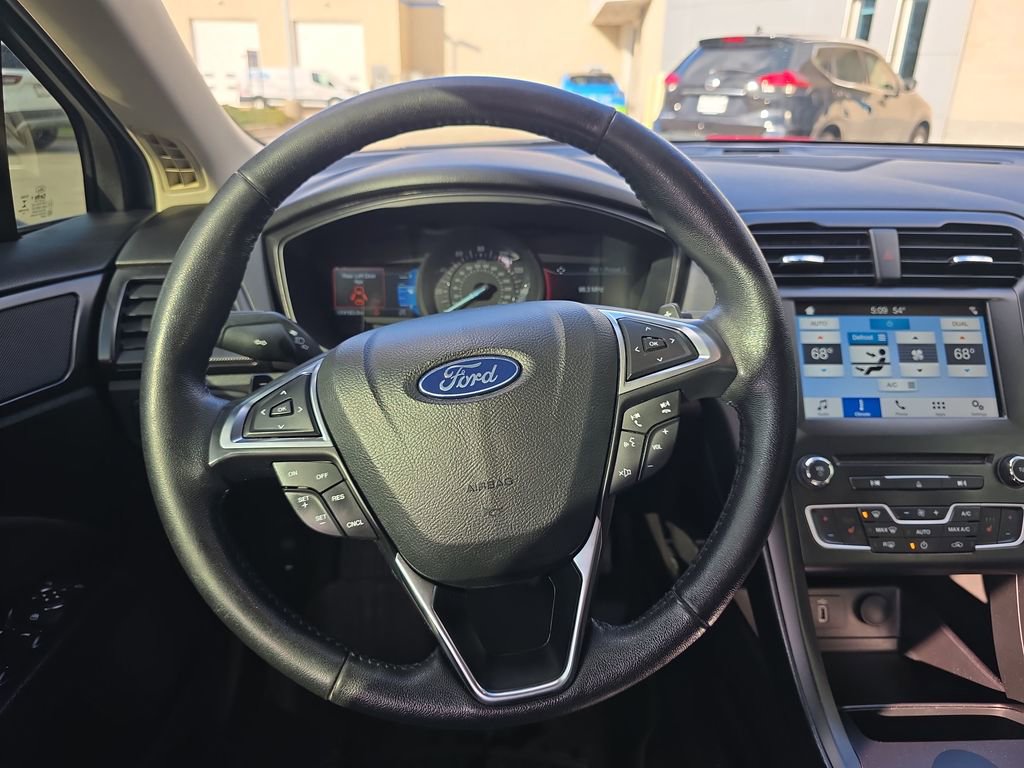 Used 2018 Ford Fusion SE w/ Equipment Group 201A image 22