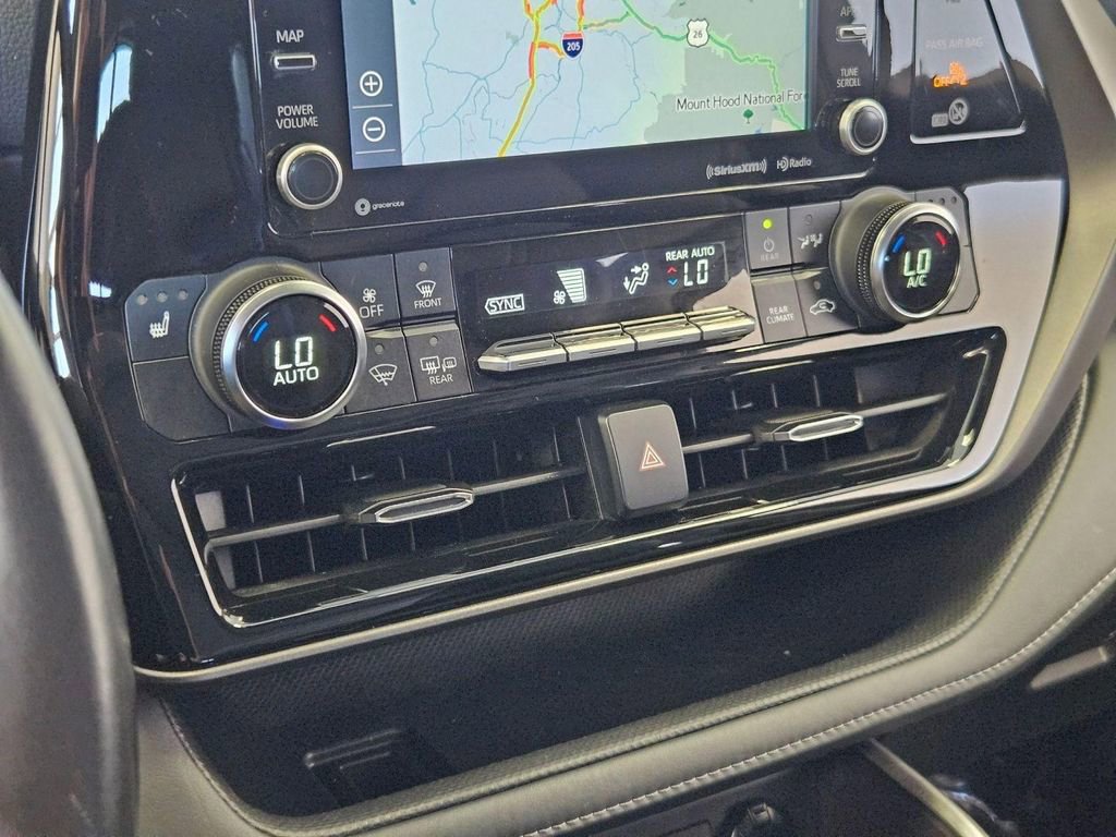 Used 2022 Toyota Highlander XLE AWD/4WD image 21