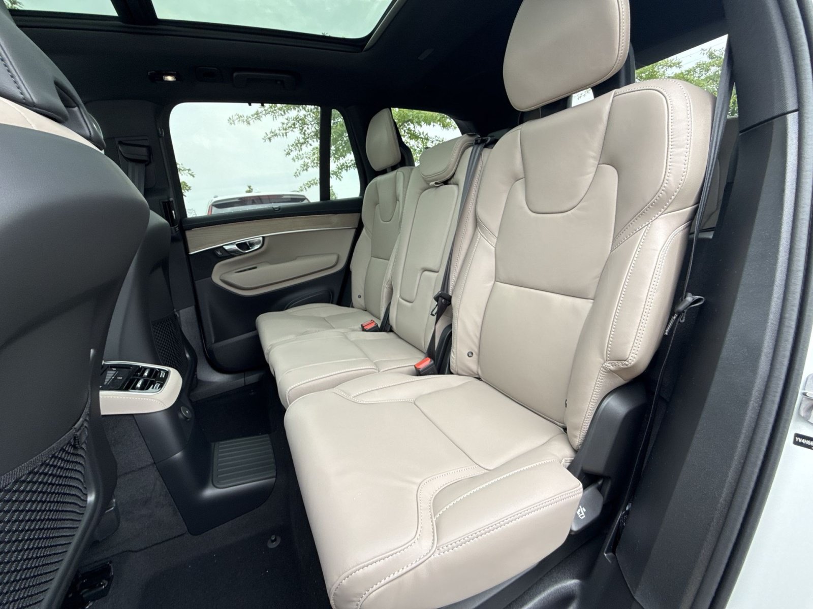 New 2026 Volvo XC90 T8 Ultra w/ Protection Package Premier AWD/4WD image 25