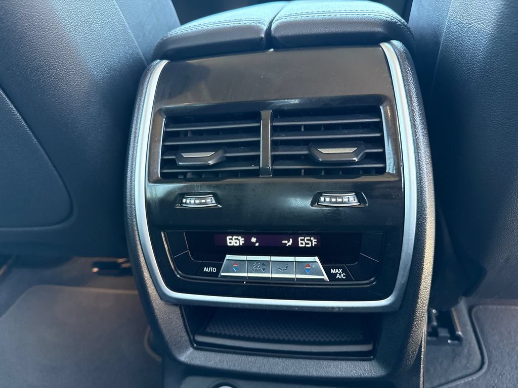 Used 2025 BMW X7 xDrive40i w/ Premium Package AWD/4WD image 16