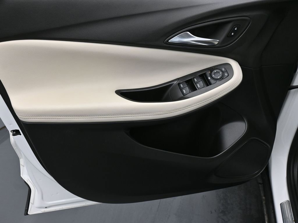 Used 2023 Buick Encore GX Preferred w/ Cold Weather Comfort Package FWD image 9