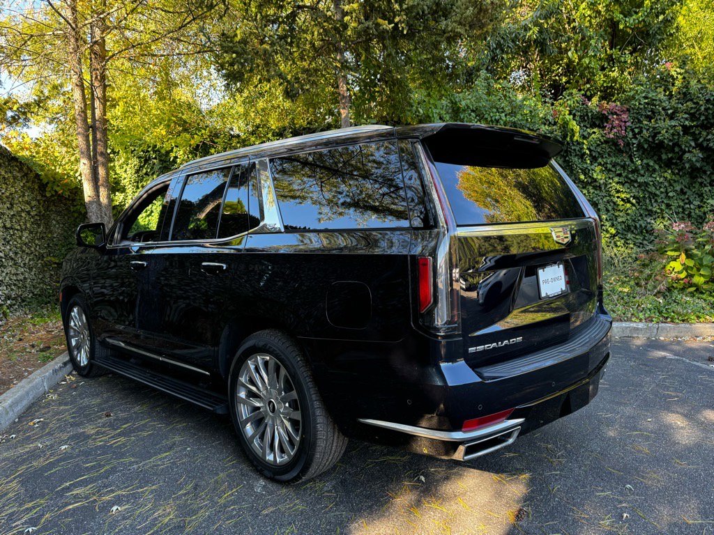 Used 2023 Cadillac Escalade Premium Luxury w/ Performance Package image 5