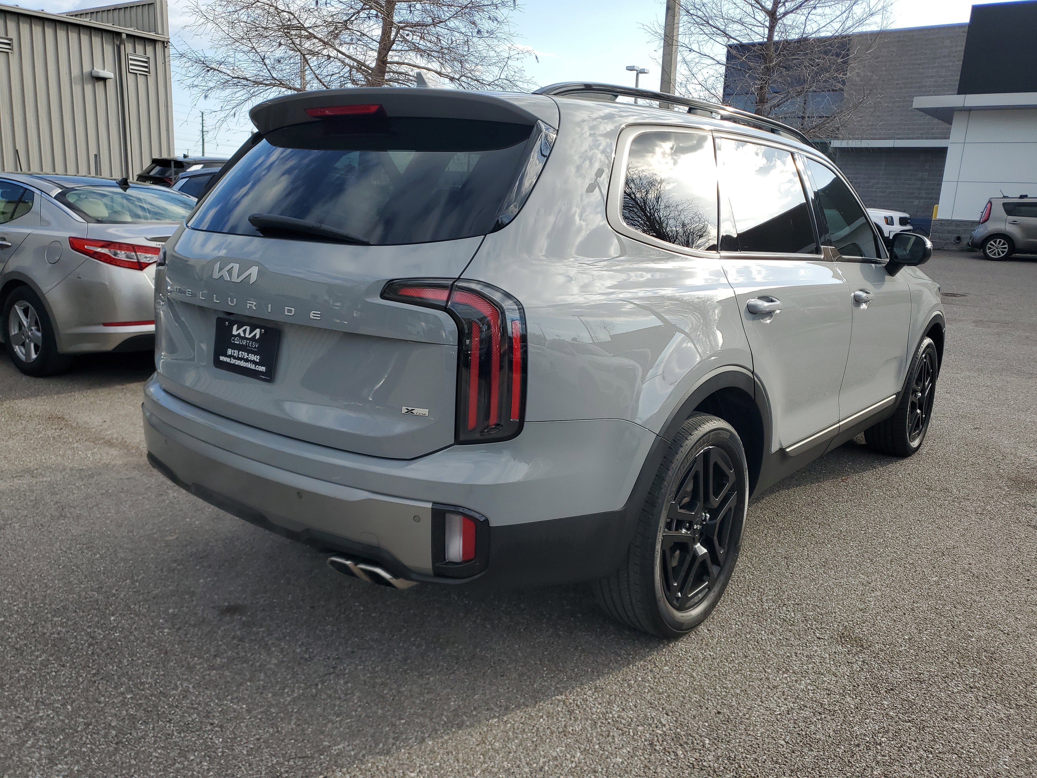 Used 2023 Kia Telluride EX X-Line image 3