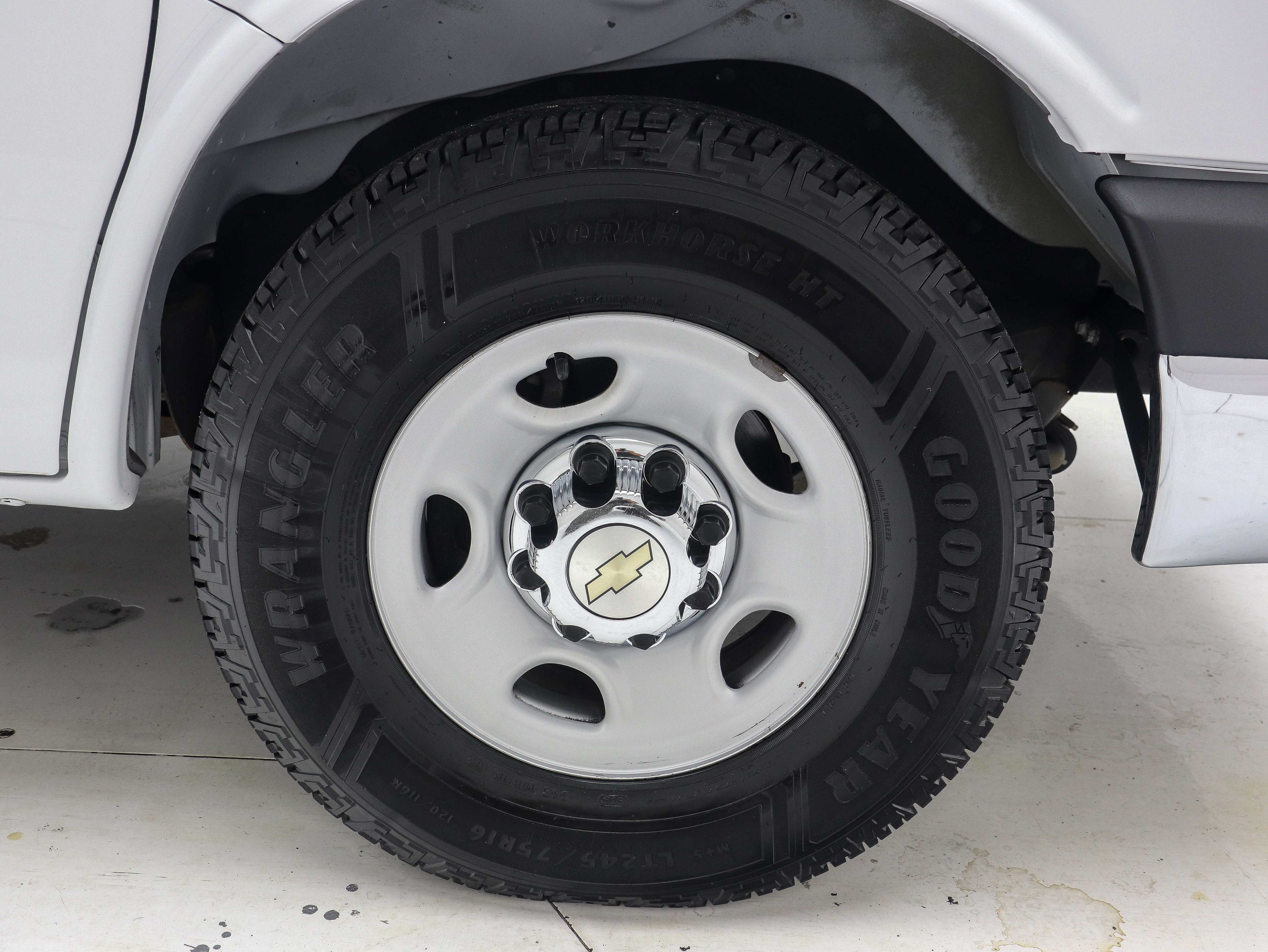 Used 2015 Chevrolet Express 3500 LT w/ LT Preferred Equipment Group RWD image 28