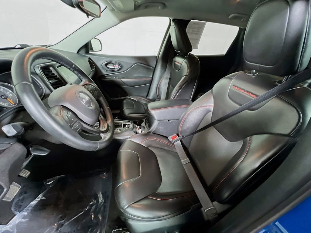 Used 2019 Jeep Cherokee Trailhawk image 18