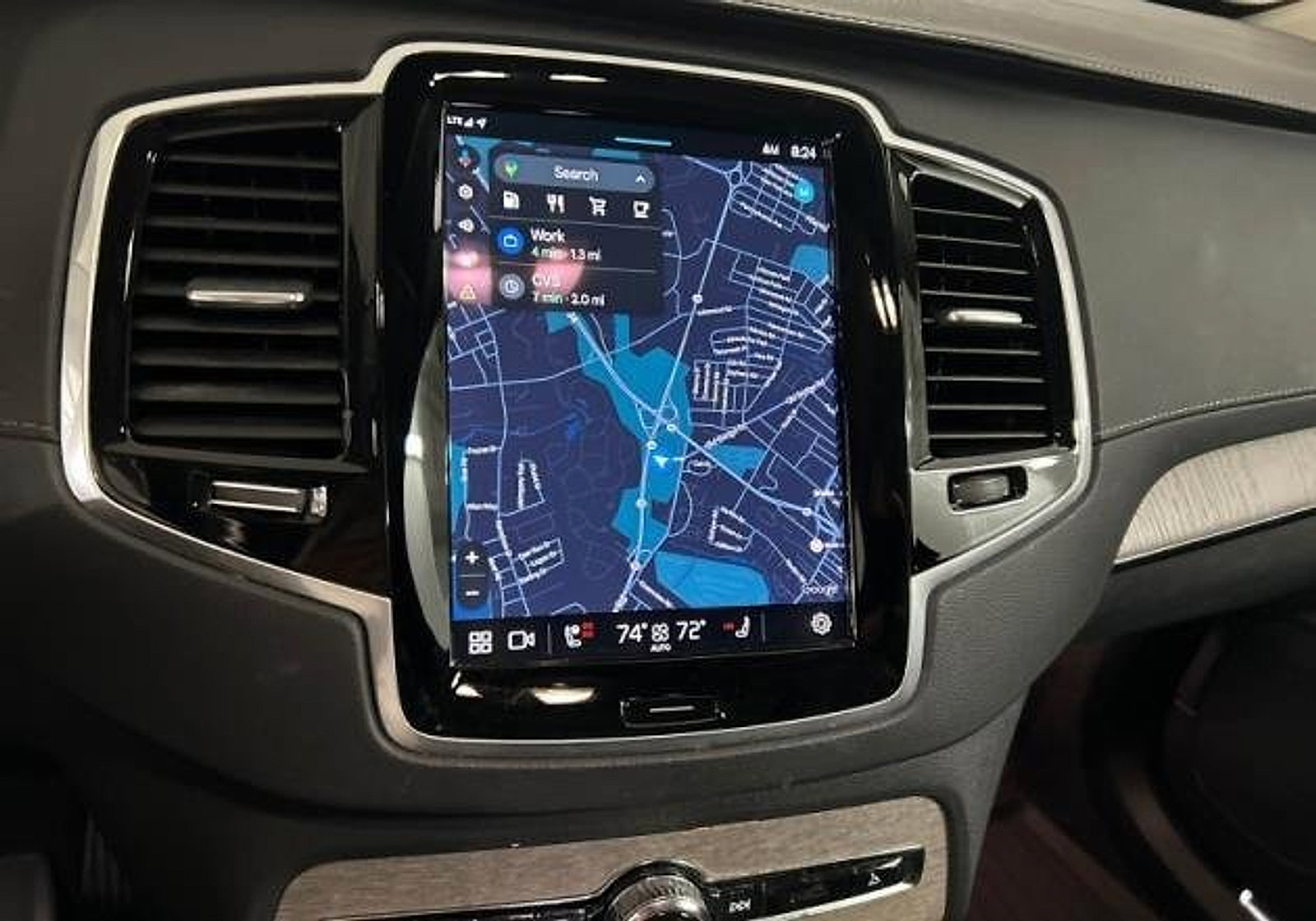 Certified 2024 Volvo XC90 B6 Ultimate w/ Protection Package Premier image 13