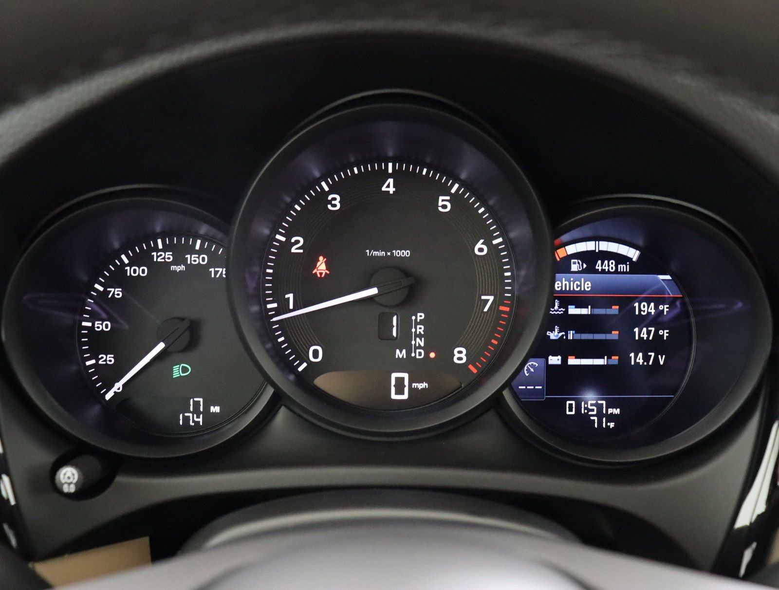 Used 2025 Porsche Macan image 24