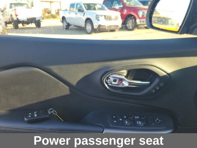 Used 2019 Jeep Cherokee Limited w/ Luxury Group image 13