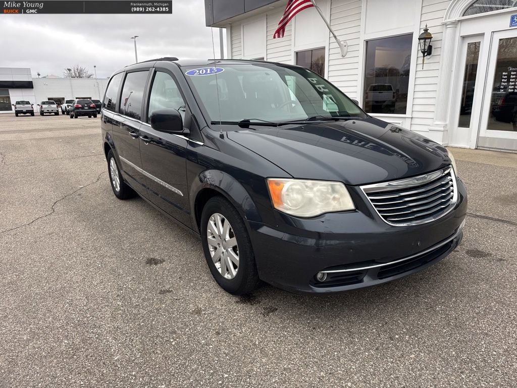 Used 2013 Chrysler Town & Country Touring image 3