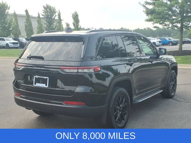 Used 2025 Jeep Grand Cherokee Altitude AWD/4WD image 4