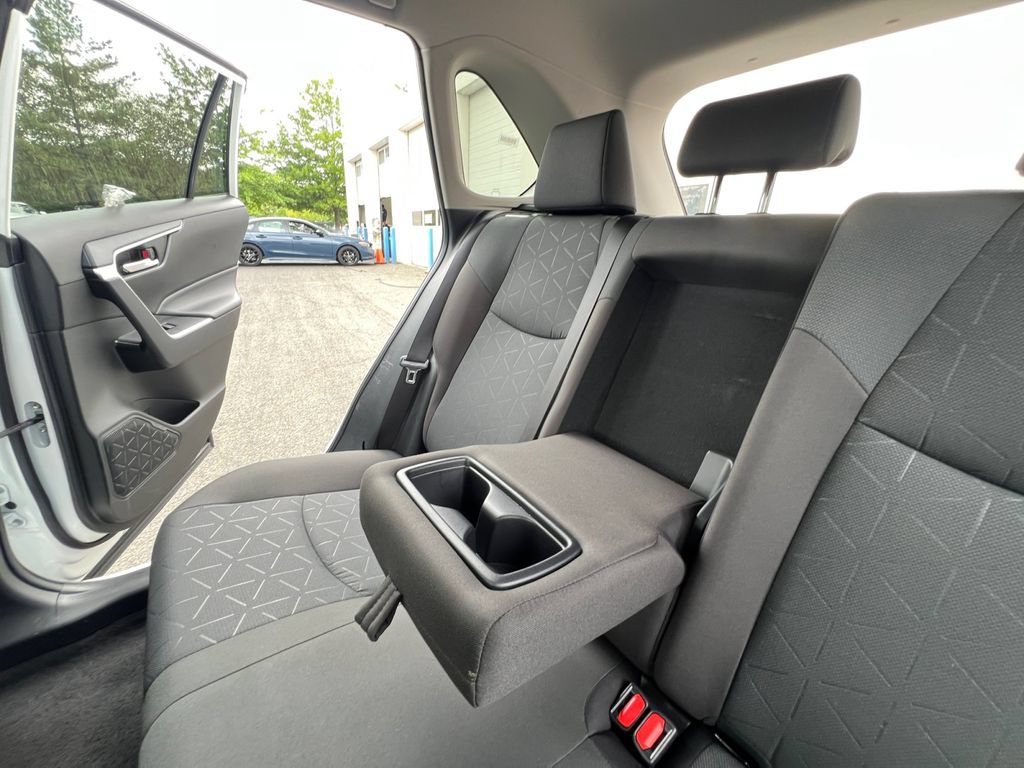 Used 2025 Toyota RAV4 XLE AWD/4WD image 26