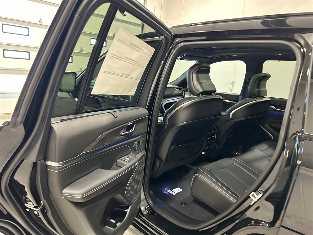 New 2025 Jeep Grand Cherokee Overland w/ Adv Protech Group III image 31